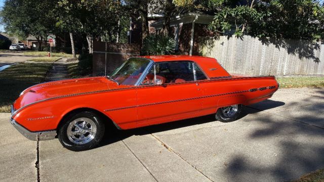 1962 Ford Thunderbird (Rangoon Red - Ford code 63A/Red)