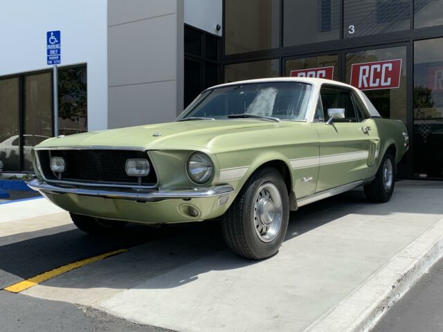 1968 Ford Mustang (Gold/Gold)