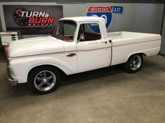 1966 Ford F-100 (White/Red)