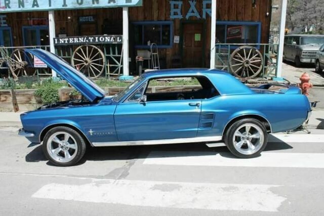 1967 Ford Mustang (Blue Metallic/Black)