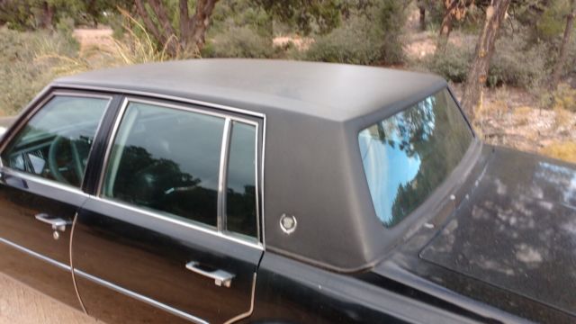 1977 Cadillac Seville (Black/Black)