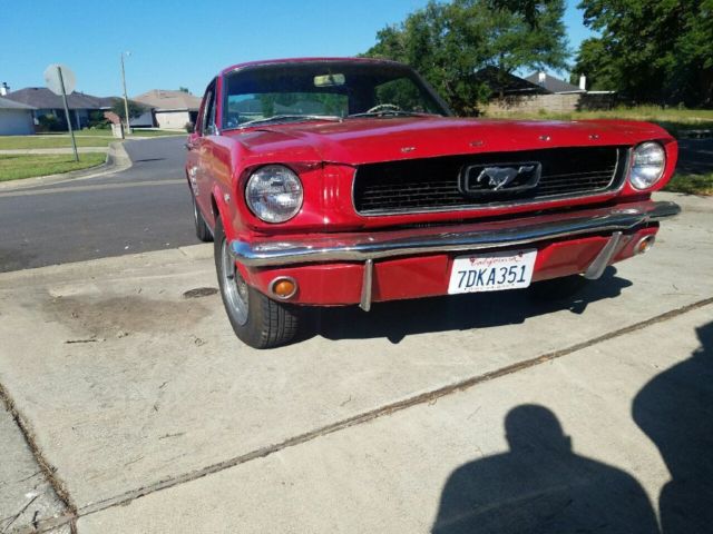 1966 Ford Mustang (Red/Black)