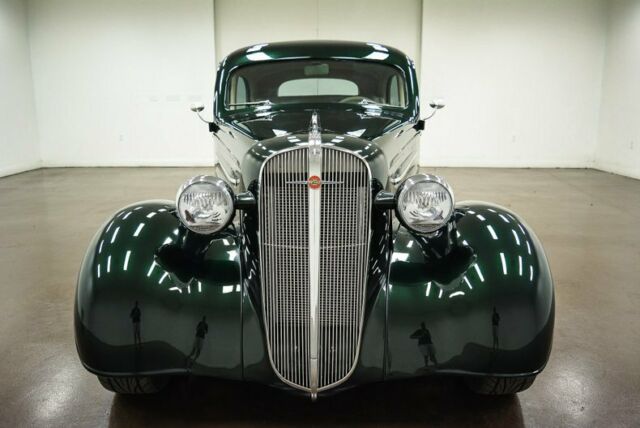 1936 Chevrolet Master Deluxe (Green/Tan)