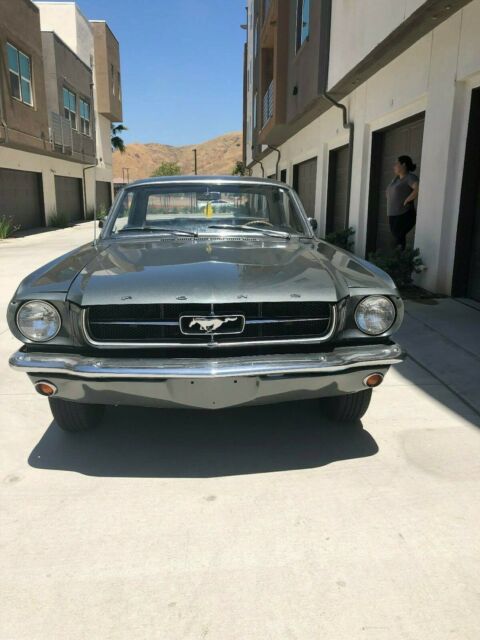 1965 Ford Mustang (Gray/Black)