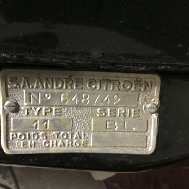 1954 Citroen Traction Avant (Silver/maroon/Maroon/brown)