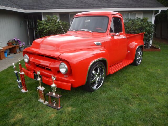 1954 Ford F-100 (Red/Black)