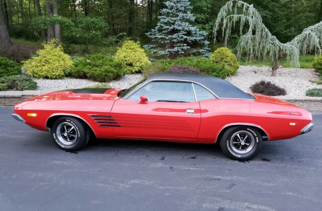 1973 Dodge Challenger (Red/Black)