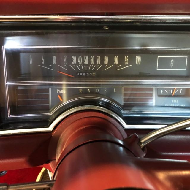 1975 Oldsmobile Eighty-Eight (Red/White)