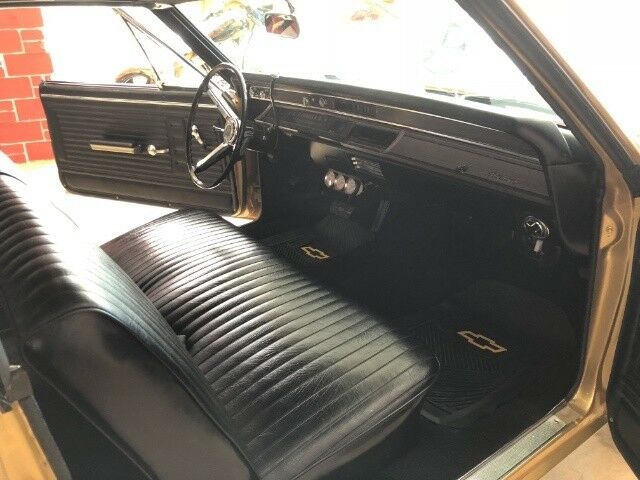 1967 Chevrolet Malibu (Gold/Black)