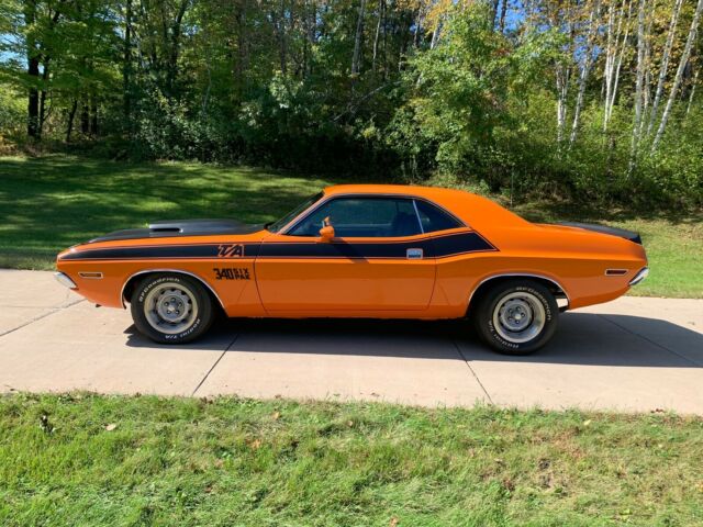 1970 Dodge Challenger (Orange/Black)