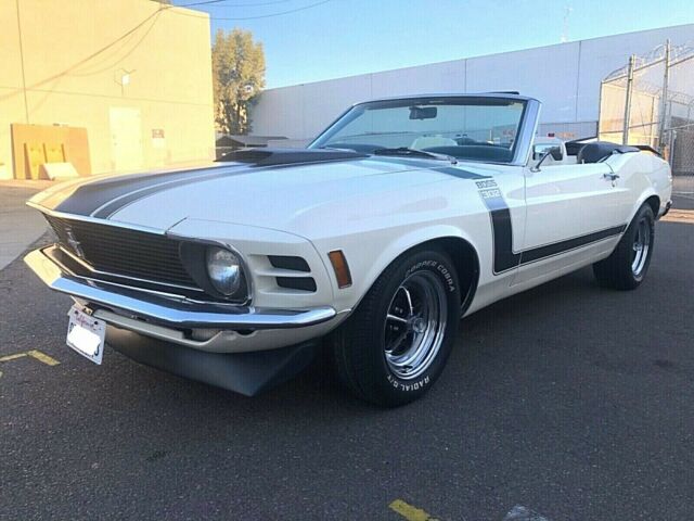 1970 Ford Mustang (White/White)