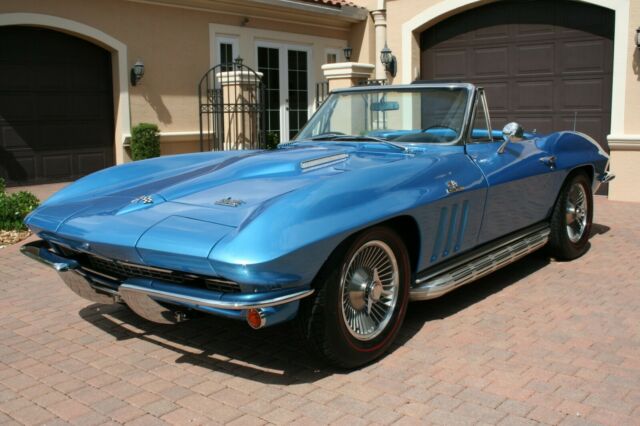 1966 Chevrolet Corvette (Nassau Blue/Black)