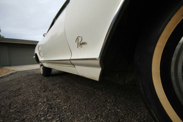 1964 Buick Riviera (White/tan/gold)