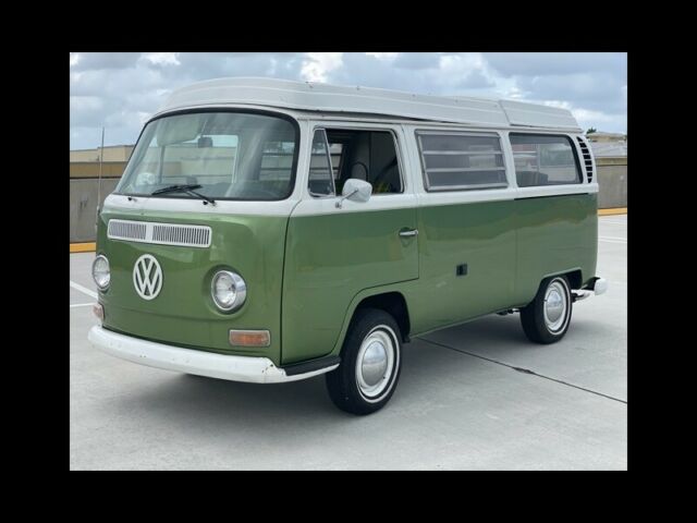 1968 Volkswagen Bus/Vanagon (Green/Beige)