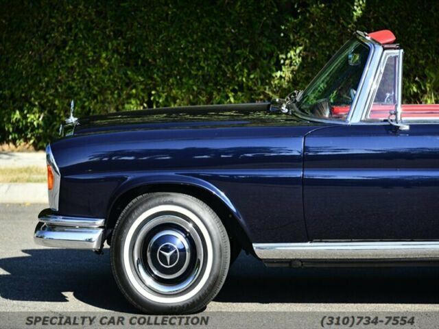 1966 Mercedes-Benz 200-Series (Blue/Red)