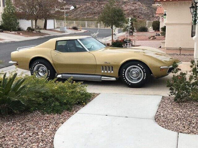 1969 Chevrolet Corvette (Riverside Gold/Tan)