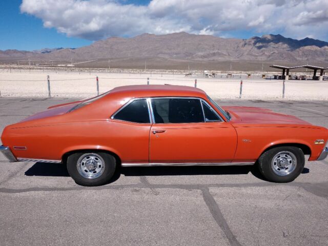 1972 Chevrolet Nova (Orange/Black)
