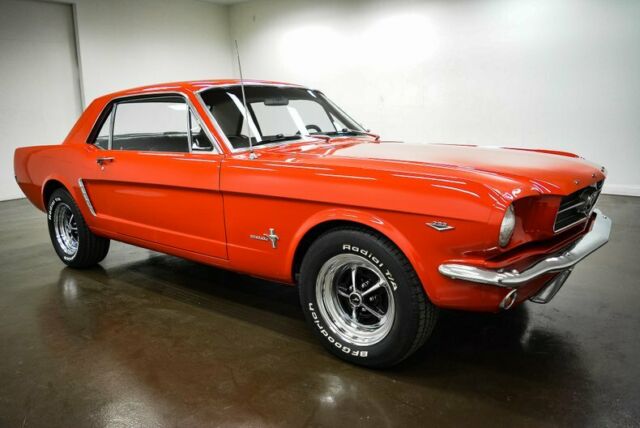 1965 Ford Mustang (Red/Black)