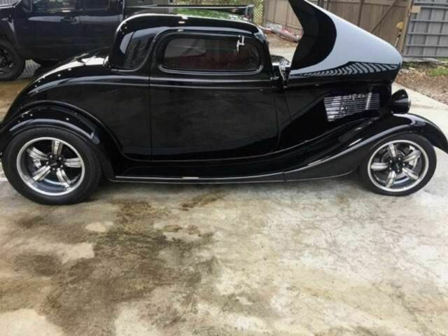 1934 Ford 3 window coupe (Black/Red)