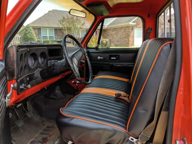 1976 Chevrolet C/K Pickup 1500 (Orange/Black)