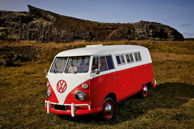 1965 Volkswagen Bus/Vanagon (Red/Tan)