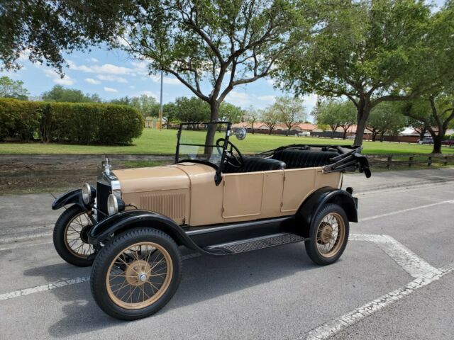 1926 Ford Model T (Tan/Black)