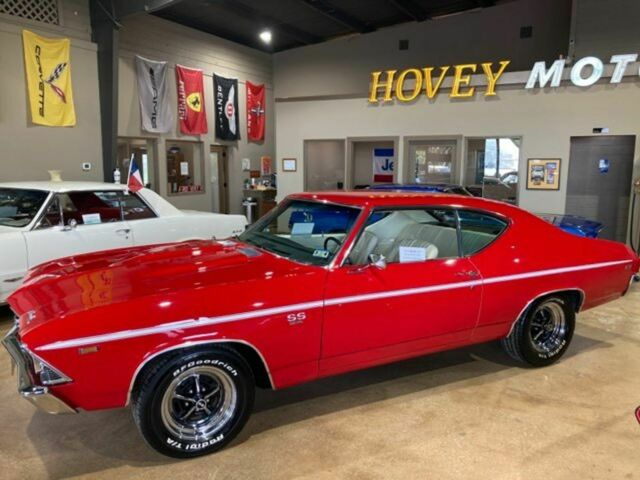 1969 Chevrolet Chevelle (Red/White)