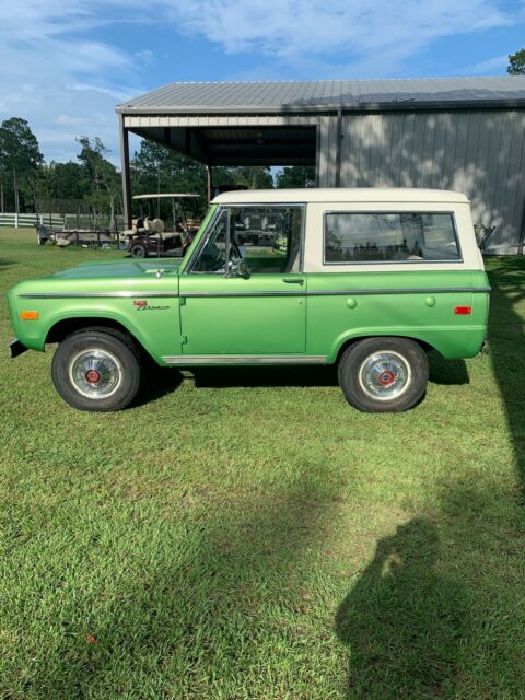 1973 Ford Bronco (Green/Gray)