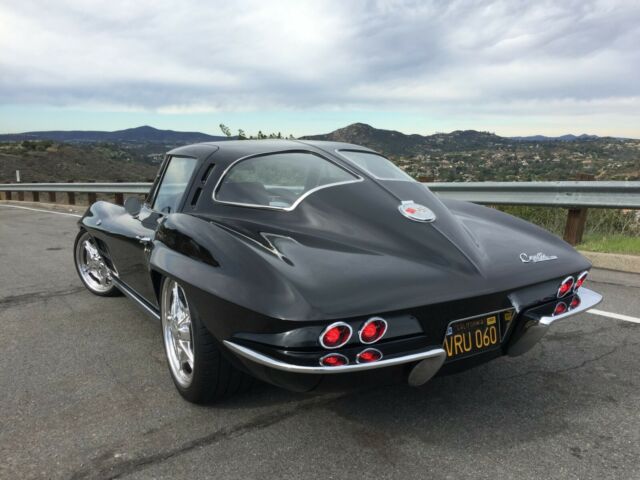 1963 Chevrolet Corvette (Black/Black)