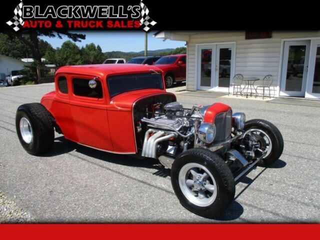 1932 Ford Coupe (Red/Silver)