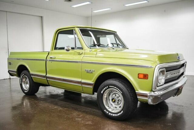 1969 Chevrolet C-10 (Green/Black)