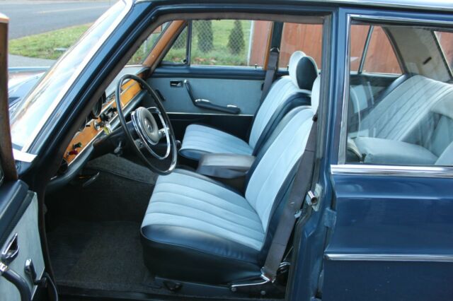 1967 Mercedes-Benz 200-Series (BLUE/BLUE)