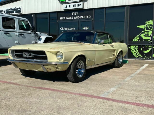 1967 Ford Mustang (Yellow/Black)