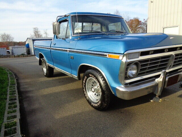 1974 Ford F-100 (Wild Strawberry/Gray)