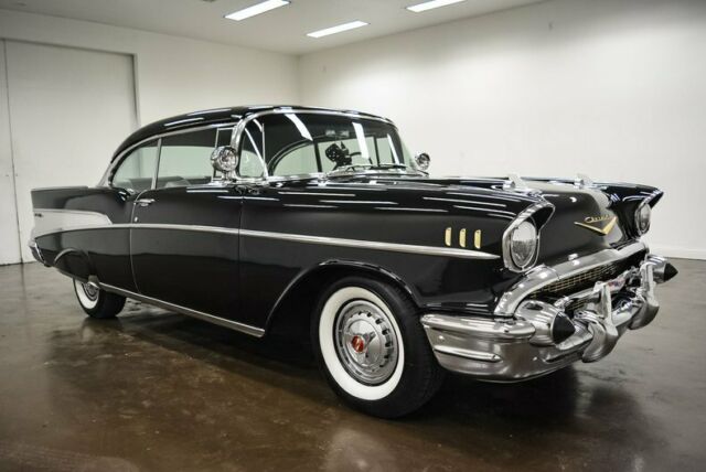 1957 Chevrolet Bel Air/150/210 (Black/Black)