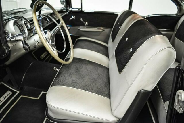 1957 Chevrolet Bel Air/150/210 (Black/Black)