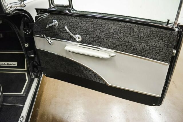 1957 Chevrolet Bel Air/150/210 (Black/Black)