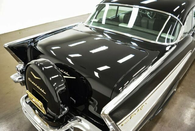 1957 Chevrolet Bel Air/150/210 (Black/Black)