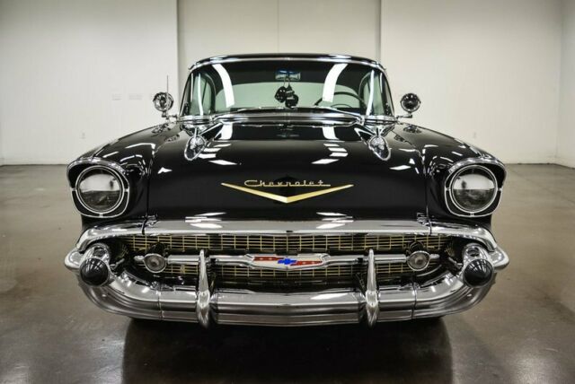 1957 Chevrolet Bel Air/150/210 (Black/Black)