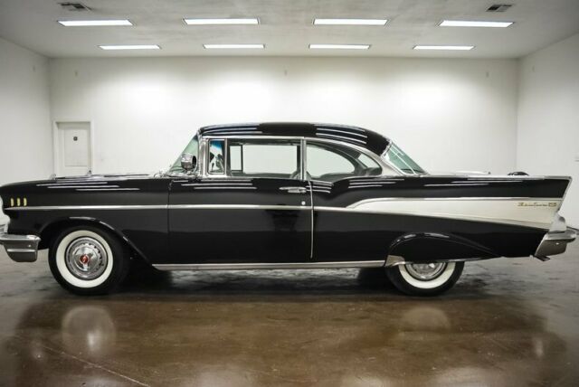 1957 Chevrolet Bel Air/150/210 (Black/Black)
