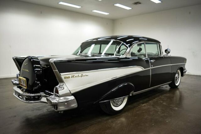 1957 Chevrolet Bel Air/150/210 (Black/Black)