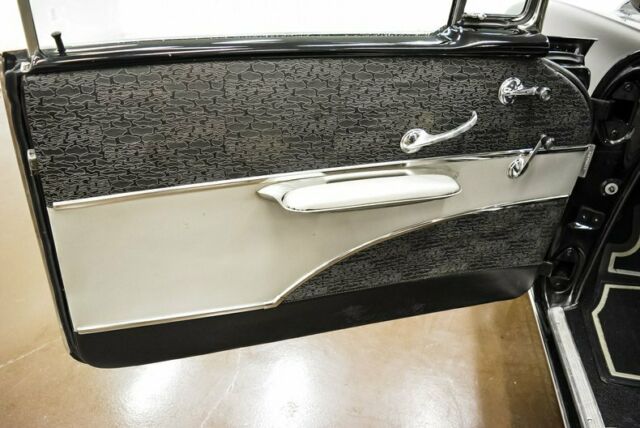 1957 Chevrolet Bel Air/150/210 (Black/Black)