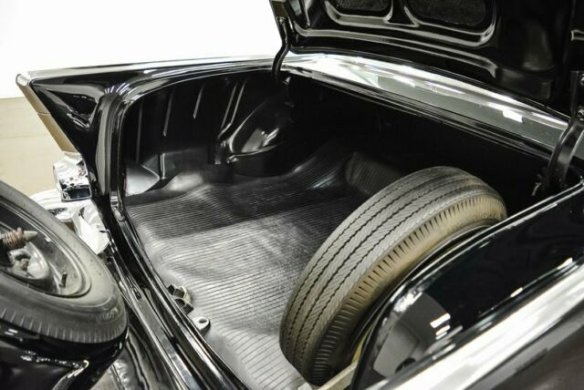 1957 Chevrolet Bel Air/150/210 (Black/Black)