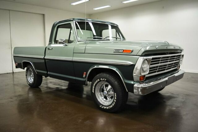 1968 Ford F-100 (Green/White)