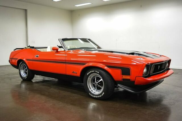 1973 Ford Mustang (Orange/White)