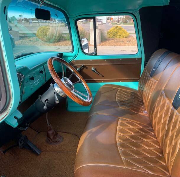 1956 Chevrolet Suburban (Green/Brown)