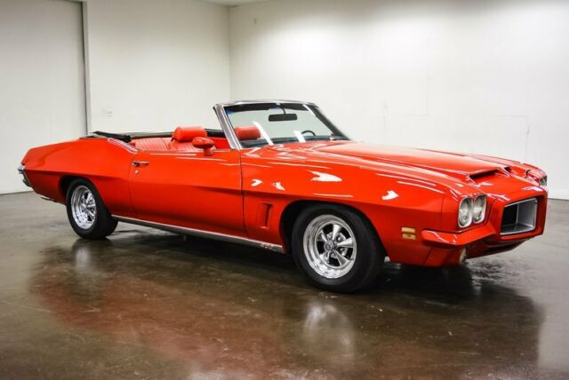 1972 Pontiac Le Mans (Red/Red)
