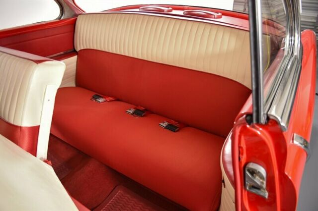 1953 Oldsmobile Eighty-Eight (Red/White)