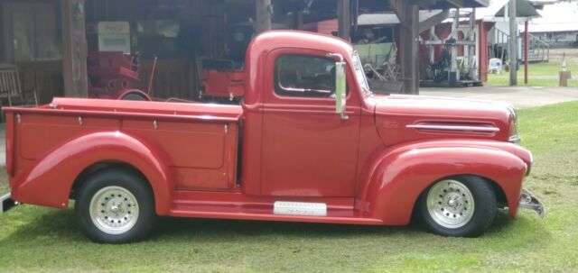 1946 Ford F-100 (Red/Gray)