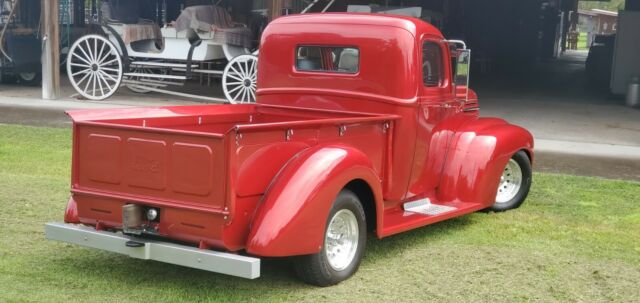 1946 Ford F-100 (Red/Gray)
